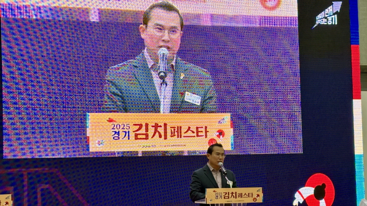 이오수 의원이 9일 수원컨벤션센터에서 열린 ‘2025 경기 김치페스타’ 개회식에 참석해 축사를 전하고 있다.(사진=경기도의회)