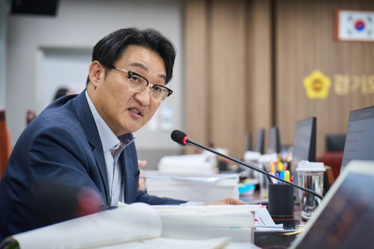 김도훈 의원이  7일 열린 행정사무감사에서 경기도민의 문화향유 격차 해소와 경기문화재단 운영 구조 개선 및 도내 문화시설 경쟁력 강화를 위한 실질적 정책과 예산 확대를 촉구하고 있다.(사진=경기도의회)