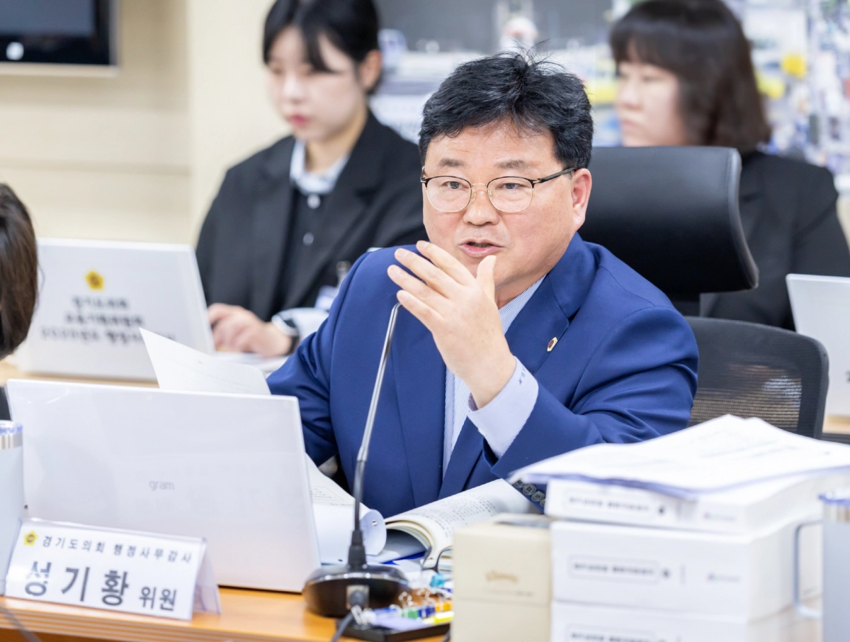 성기황 의원이 7일 경경기도교육청국제교육원에서 열린 수원·평택·안성교육지원청 대상 2025년도 행정사무감사에서 질의하고 있다.(사진=경기도의회)