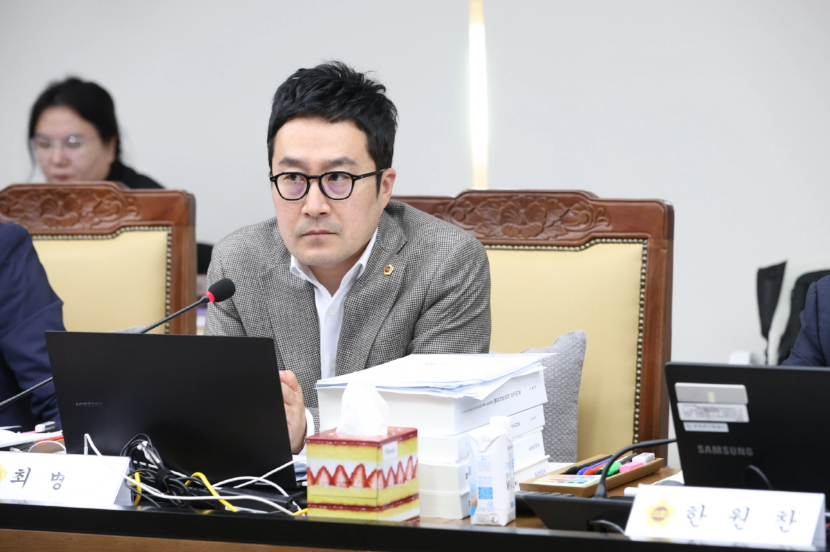 최병선 의원이 7일 노동국을 상대로 한 행정사무감사에서 질의하고 있다.(사진=경기도의회)