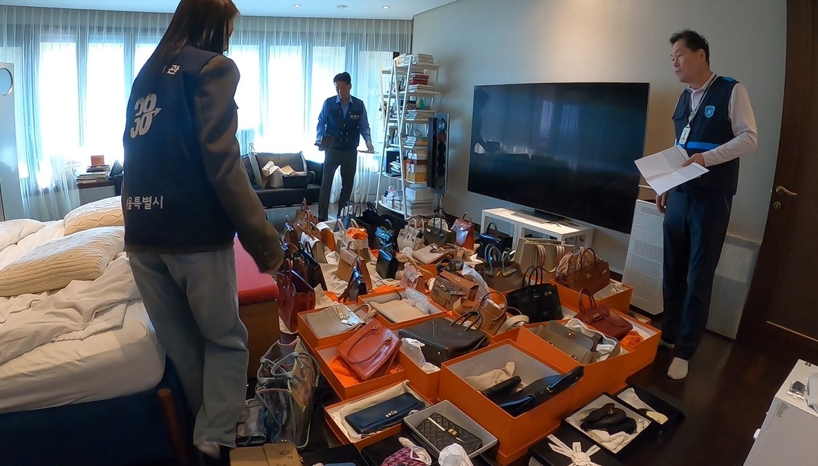 명품 가방 쌓아두고 100억원 이상 세금 상습 체납