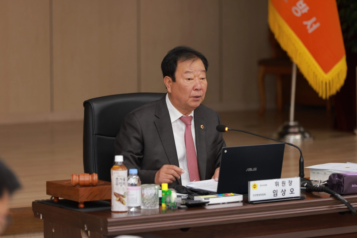 임상오 의원이 11월 10일 실시된 2025년 안양소방서 행정사무감사에서 질의하고 있다.(사진=경기도의회)