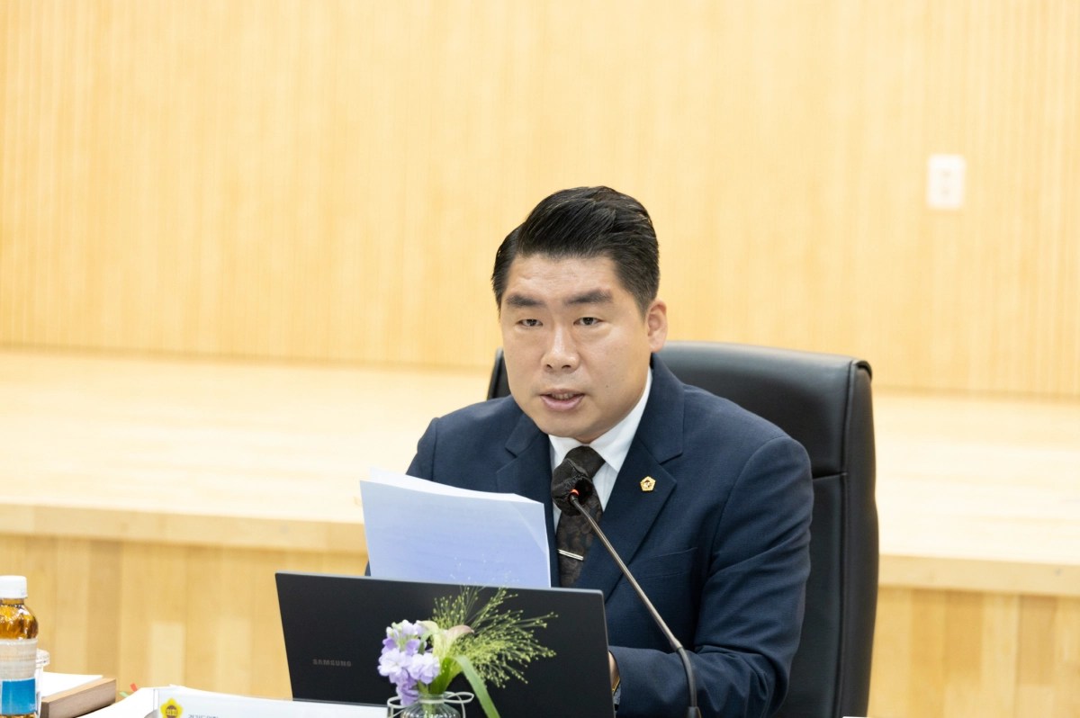 유경현 의원이 10일 남양주소방서 현지 행정사무감사에서 질의하고 있다.(사진=경기도의회)