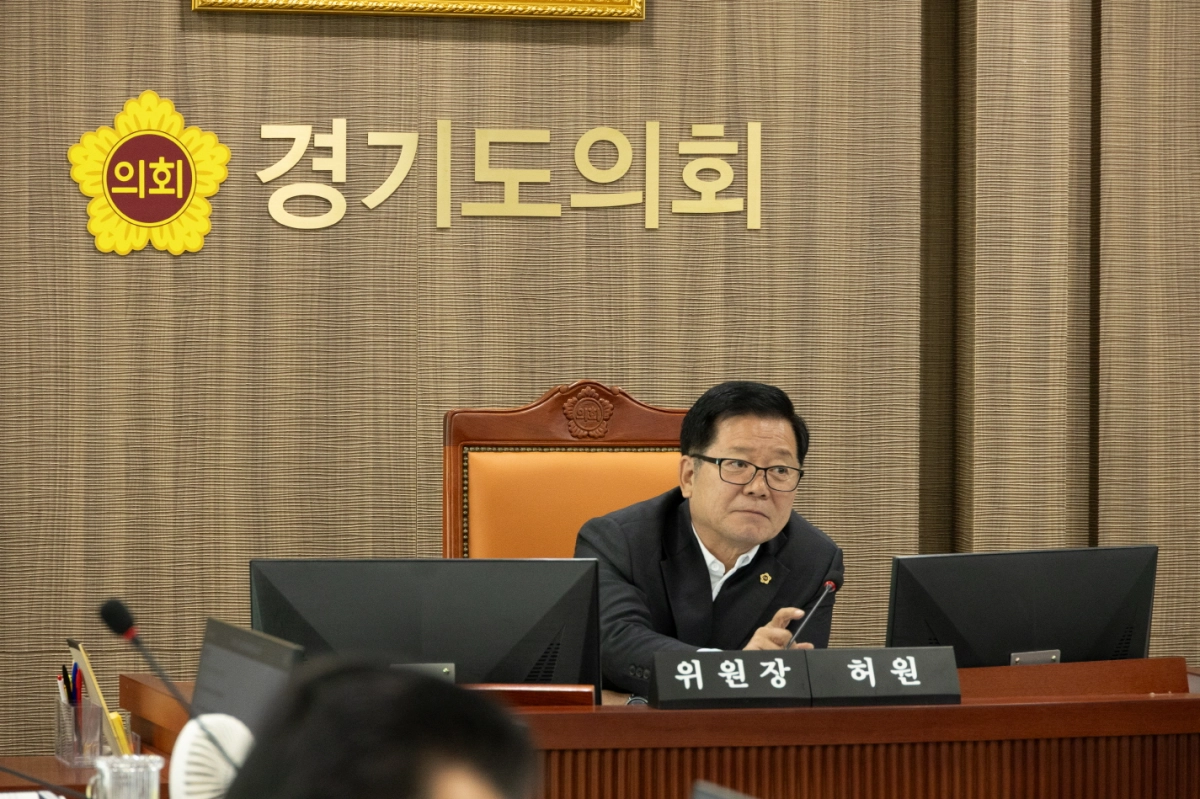 허원 건설교통위원장이 위원장석에서 감사 진행을 주재하고 있다.(사진=경기도의회)