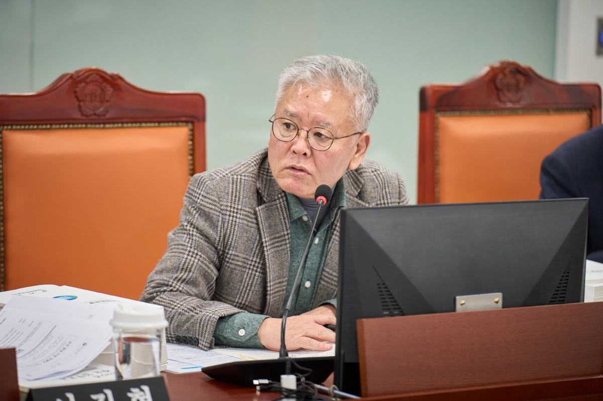 홍원길 의원이 10일 진행된 경기도 문화체육관광국 행정사무감사에서 질의하고 있다.(사진=경기도의회)