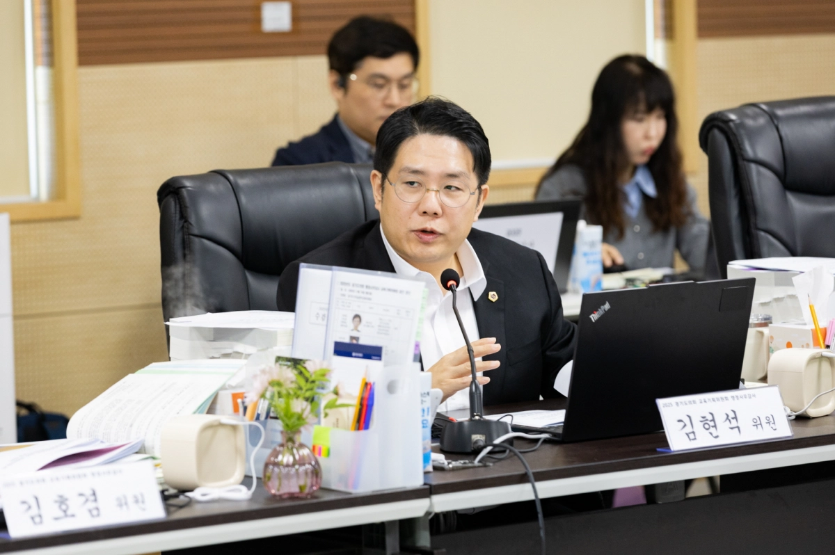 김현석 의원이 10일 열린 동두천양주·연천교육지원청 대상 2025년도 행정사무감사에서 질의하고 있다.(사진=경기도의회)