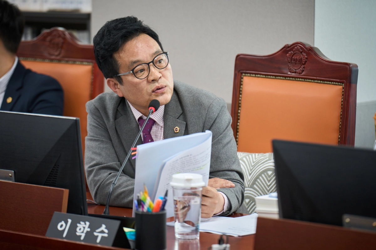 이학수 의원이 11월 10일 열린 문화체육관광국 행정사무감사에서 질의하고 있다.(사진=경기도의회)