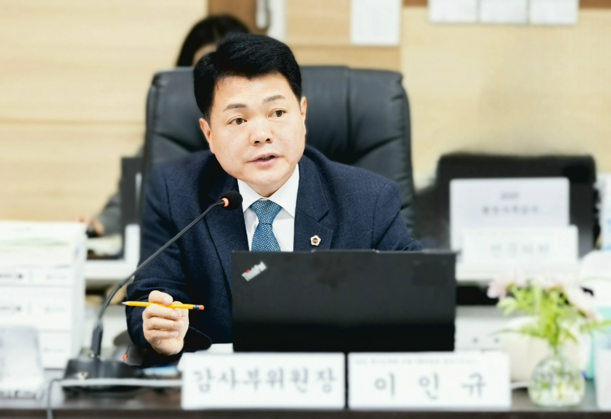 이인규 의원이 10일 열린 2025년도 행정사무감사에서 질의하고 있다.(사진=경기도의회)