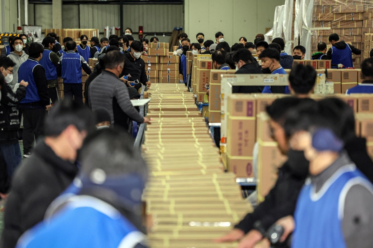 인쇄된 수능 문답지… 수능 당일 전국 1310개 시험장 운반