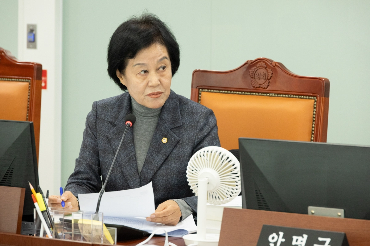 박명숙 의원이 10일 열린 2025년 행정사무감사에서 질의하고 있다.(사진=경기도의회)