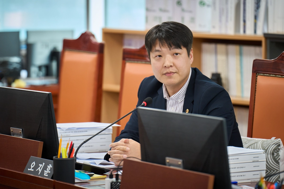 오지훈 의원이 10일 경기도 문화체육관광국을 대상으로 한 2025년도 행정사무감사에서 질의하고 있다.(사진=경기도의회)