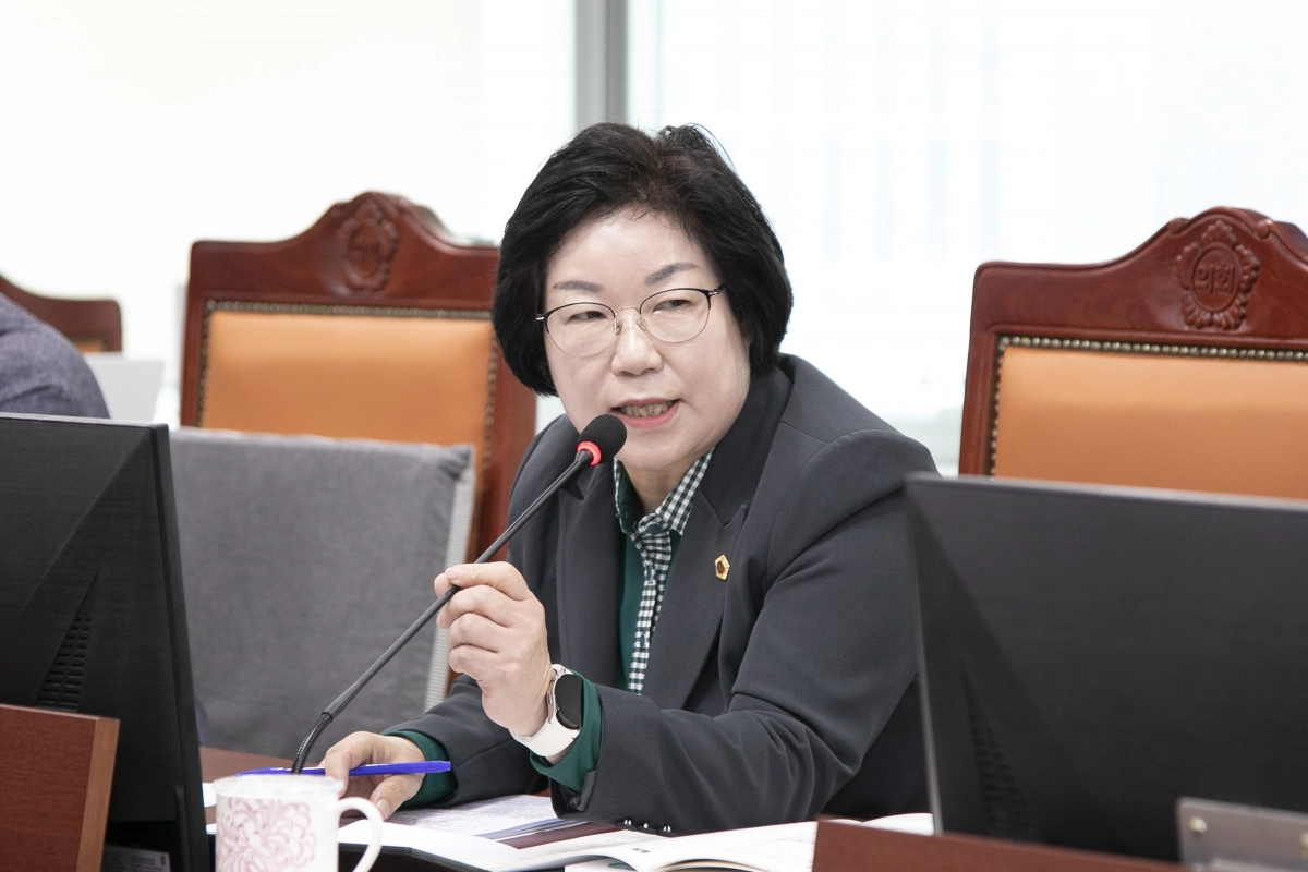 김옥순 의원이 10일 도시개발국 대상으로 실시한 2025년도 행정사무감사에서 질의하고 있다.(사진=경기도의회)