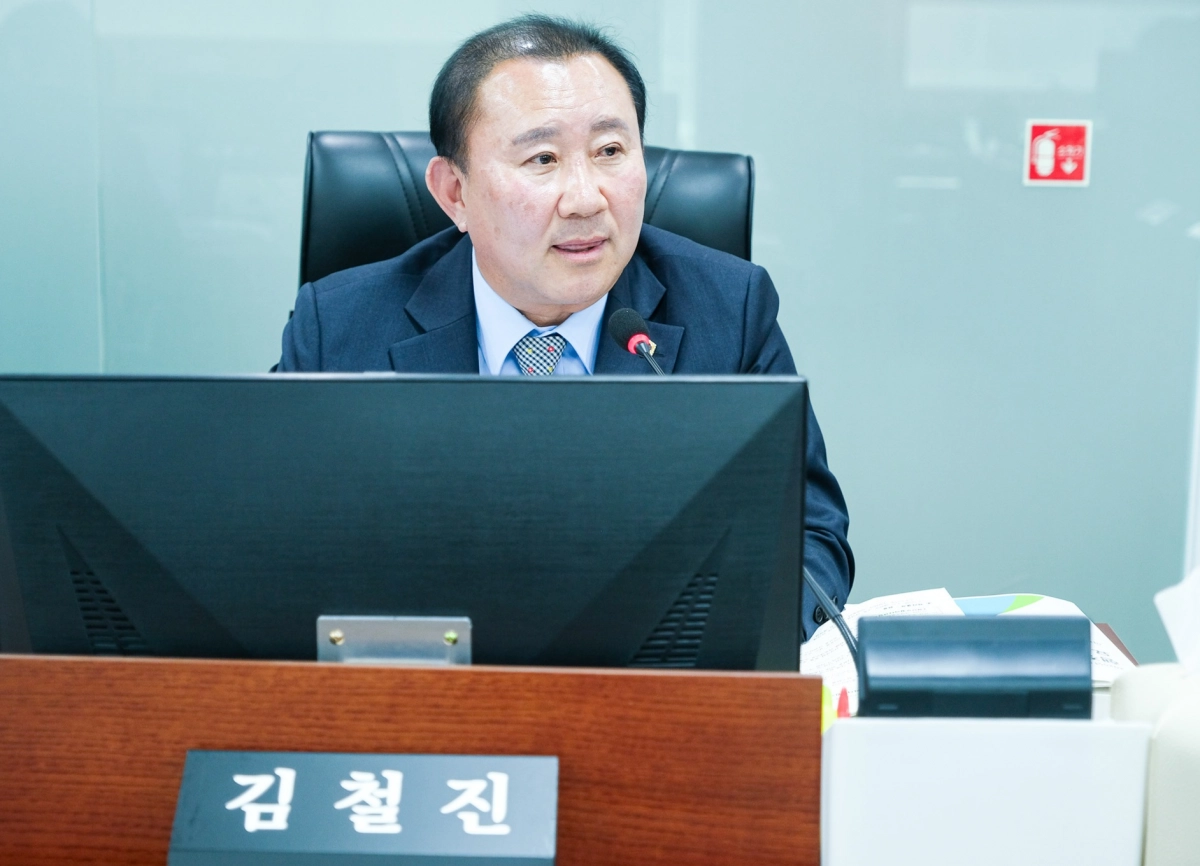김철진 의원이 7일 2025년도 행정사무감사에서 미래성장산업국을 대상으로 질의하고 있다.(사진=경기도의회)