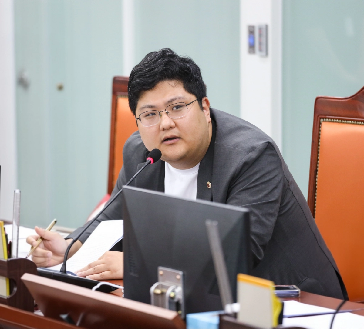 오창준 의원이 11일 경기도의회 기획재정위원회 회의실에서 열린 2025년도 행정사무감사에서 경기도청 기획조정실을 대상으로 질의하고 있다.(사진=경기도의회)