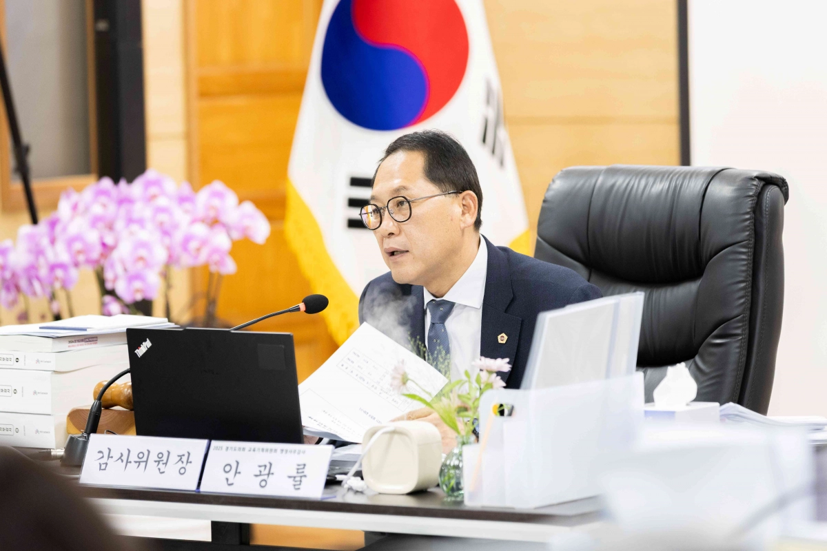 안광률 의원이 10일, 구리남양주교육지원청에서 열린 2일차 행정사무감사에서 피감기관을 상대로 질의하고 있다.(사진=경기도의회)