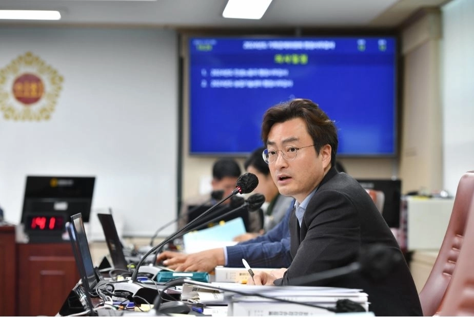 민생노동국을 상대로 한 2025년도 행정사무감사에서 질의하는 박유진 의원