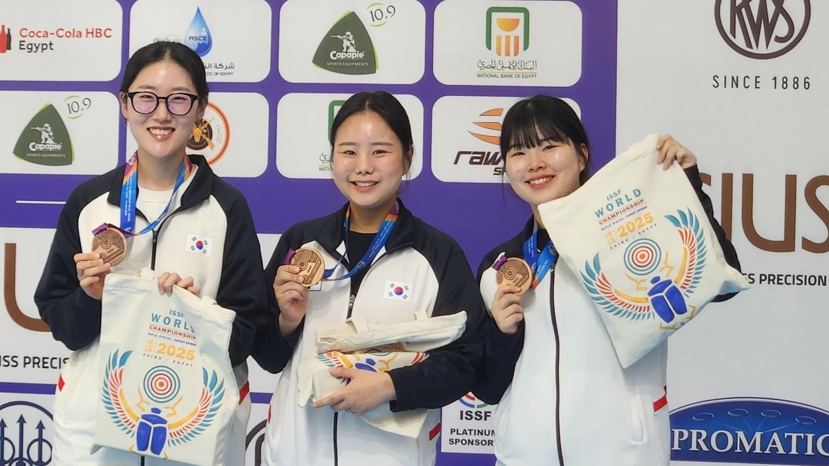2025 ISSF 카이로 세계선수권대회 10m 여자부 공기권총 단체전에서 동메달을 차지한 양지인(한국체대), 김보미(부산시청), 오예진(IBK기업은행) 선수(왼쪽부터). 대한사격연맹 제공