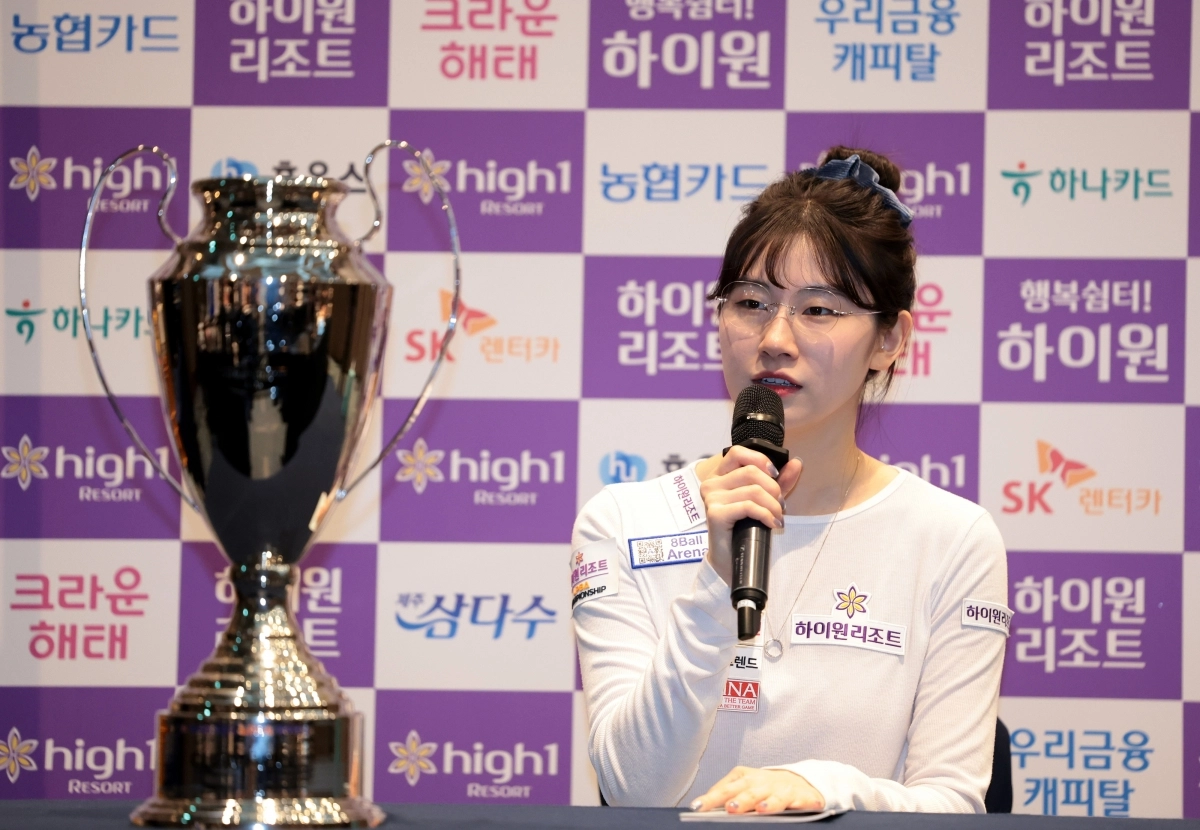 우승을 차지한 뒤 기자회견하는 이미래. 프로당구협회 제공