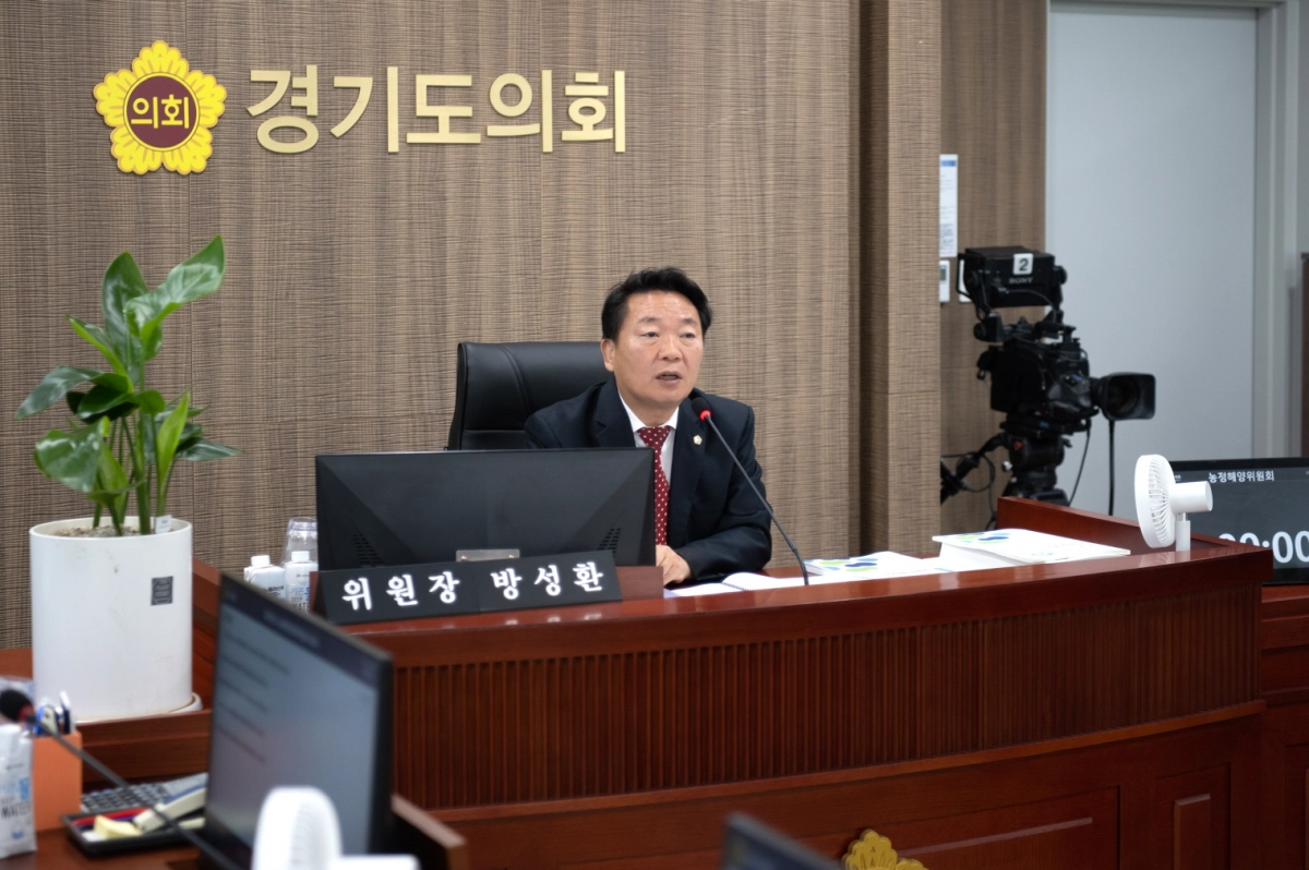 방성환 의원이 10일 열린 제387회 정례회 행정사무감사에서 농수산생명과학국을 대상으로 질의하고 있다.(사진=경기도의회)
