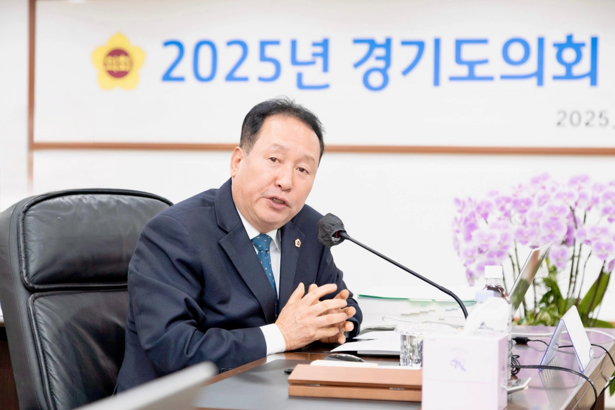 안계일 의원이 10일 열린 2025년 행정사무감사에서 피감기관을 상대로 질의하고 있다.(사진=경기도의회)