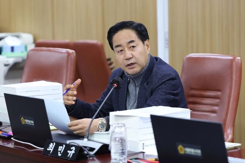 지난 10일 열린 물순환안전국 행정사무감사에서 질의하는 최민규 의원