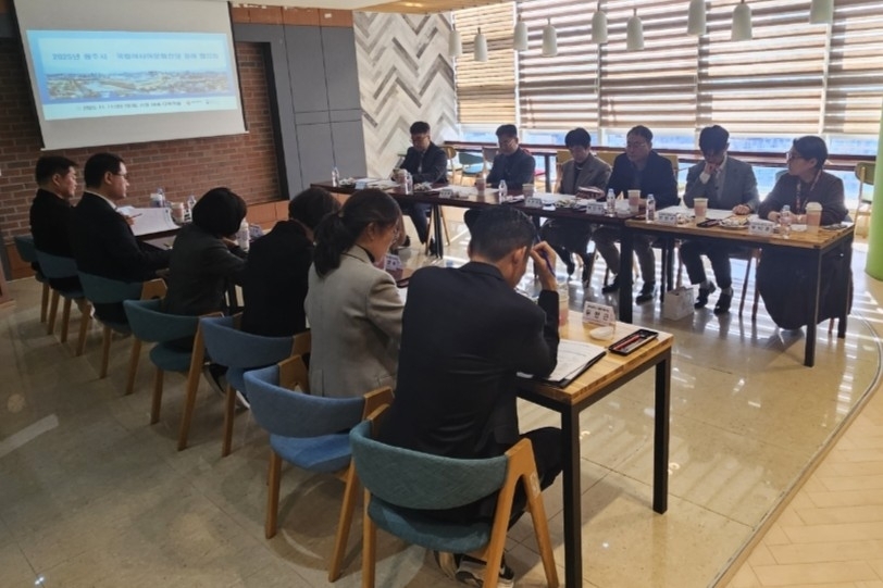 광주시와 국립아시아문화전당(ACC)은 11일 광주비엔날레 회의실에서 ‘2025 제2차 정례협의회’를 열었다. 광주광역시 제공