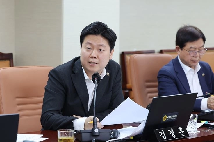 지난 5일 제333회 정례회 서울시교육청 안전총괄담당관 정책 질의에서 발언중인 김경훈 의원