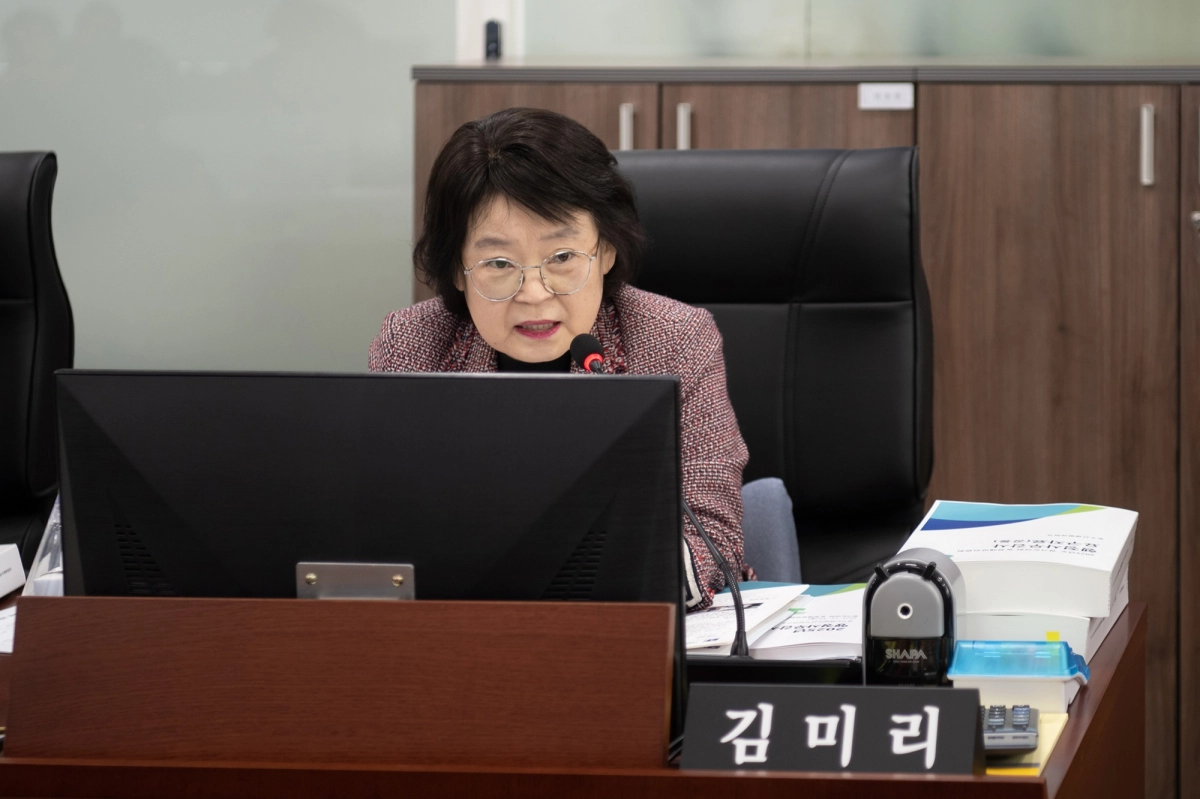 김미리 의원이 10일 열린 경기도 농수산생명과학국 행정사무감사에서 피감기관을 상대로 질의하고 있다.(사진=경기도의회)