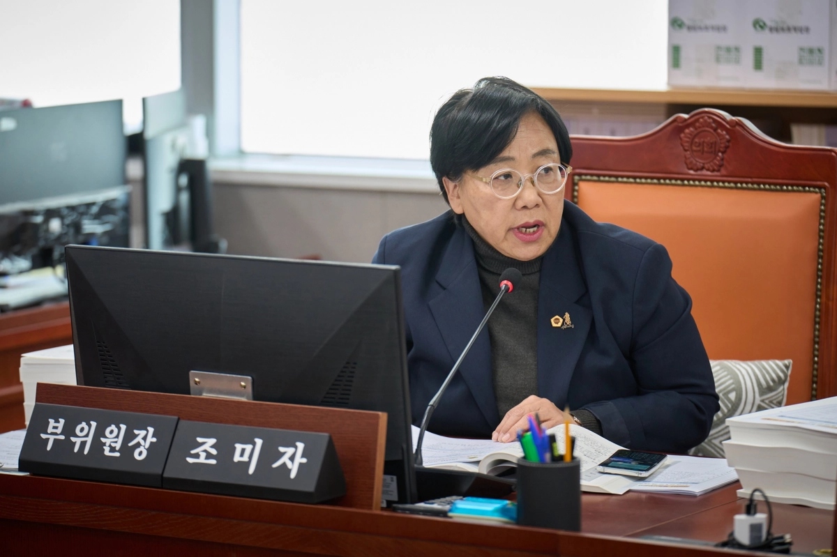 조미자 의원이 10일 경기도 문화체육관광국을 대상으로 한 2025년 행정사무감사에서 피감기관을 상대로 질의하고 있다.(사진=경기도의회)