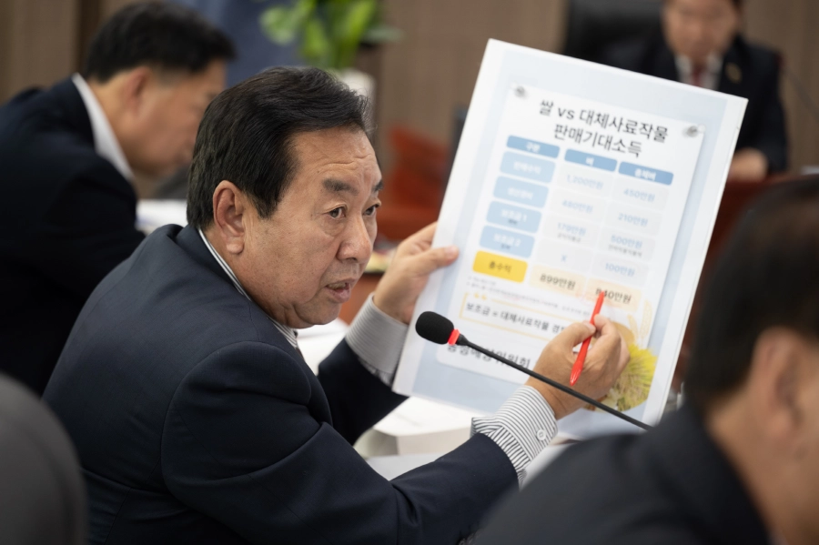김성남 의원이 10일 진행된 농수산생명과학국 행정사무감사에서 피감기관을 상대로 질의하고 있다.(사진=경기도의회)