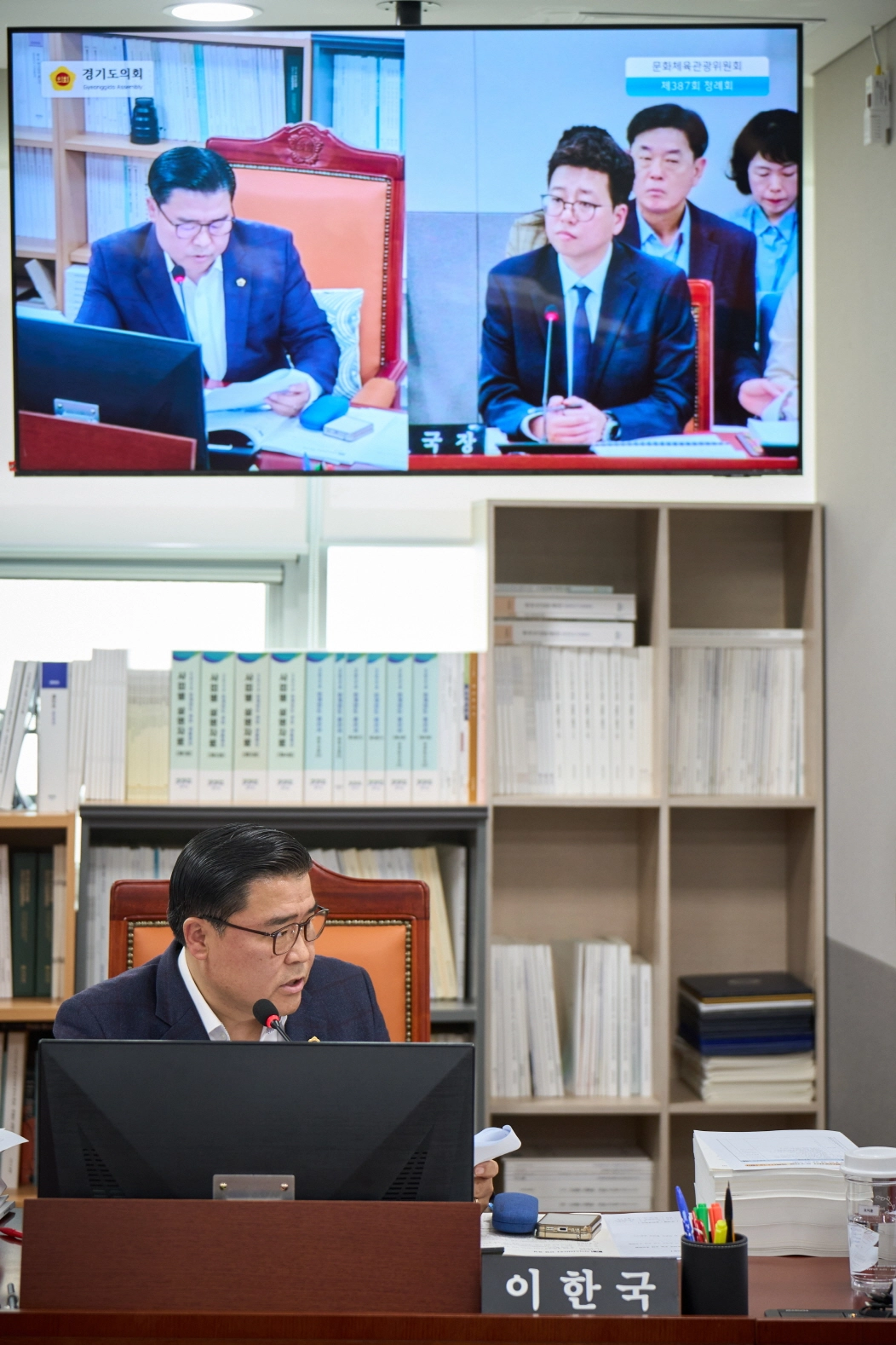 이한국 의원이 10일 진행된 경기도 문화체육관광국 행정사무감사에서 피감기관을 상대로 질의하고 있다.(사진=경기도의회)