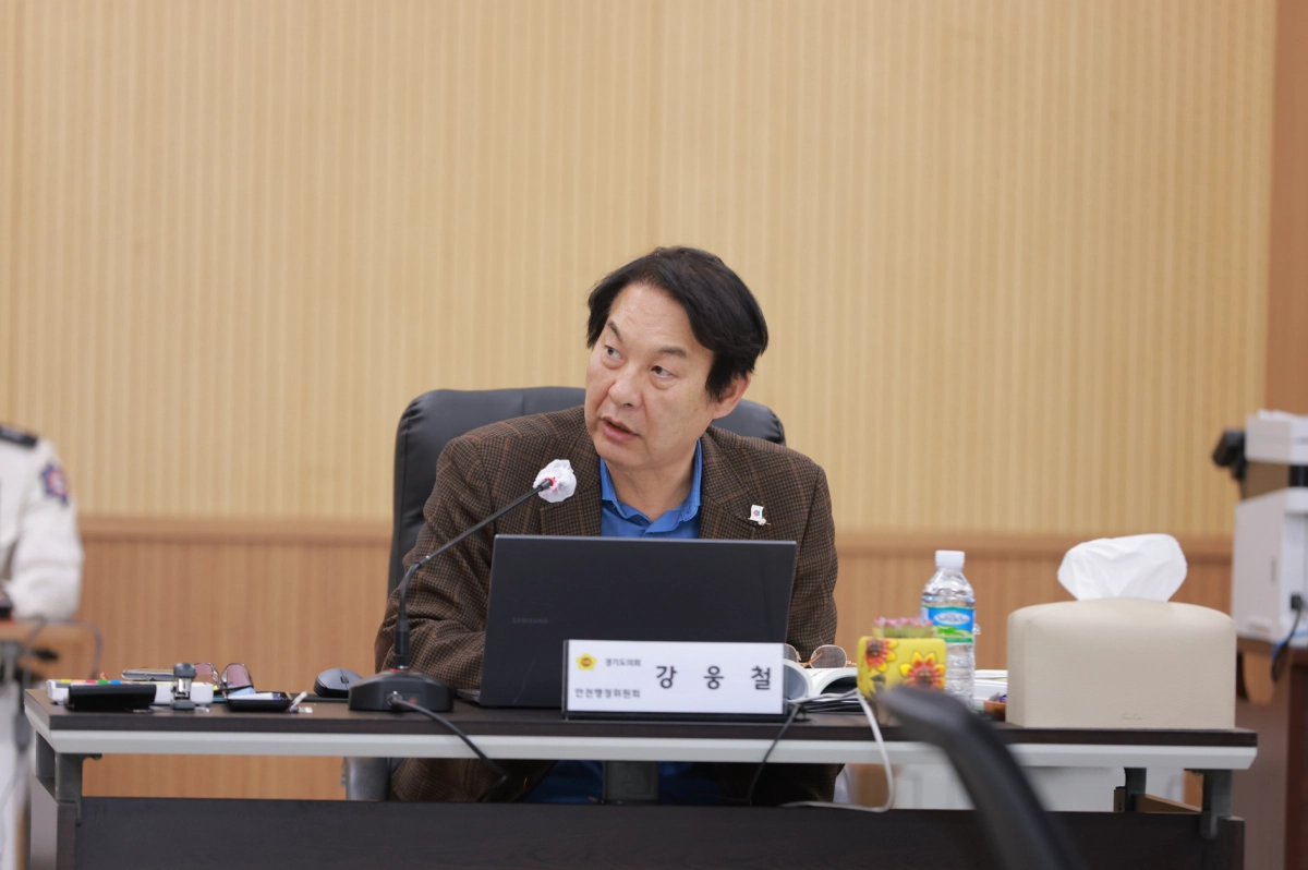 강웅철 의원이 10일 의왕소방서에 대한 2025년 경기도 행정사무감사에서 피감기관을 상대로 질의하고 있다.(사진=경기도의회)