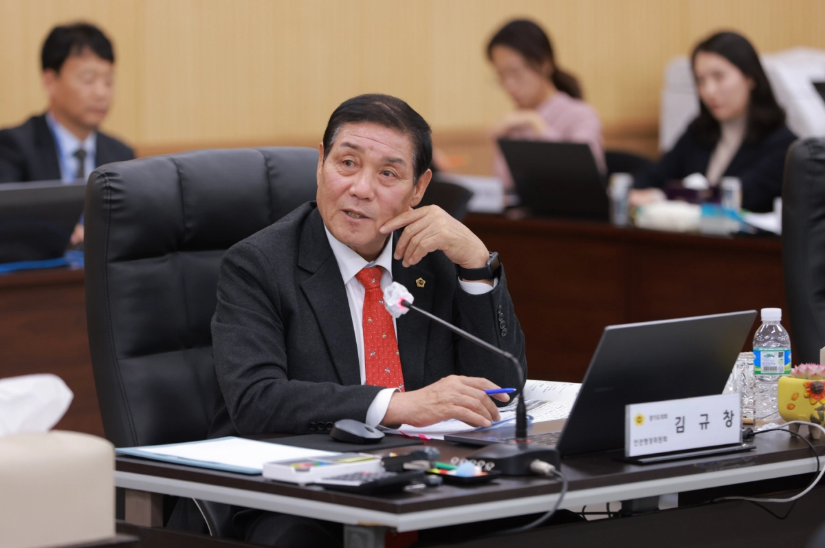 김규창 부의장이 10일 안양소방서에 대한 2025년 경기도 행정사무감사 안전행정위원회 현장감사에서 피감기관을 상대로 질의하고 있다.(사진=경기도의회)