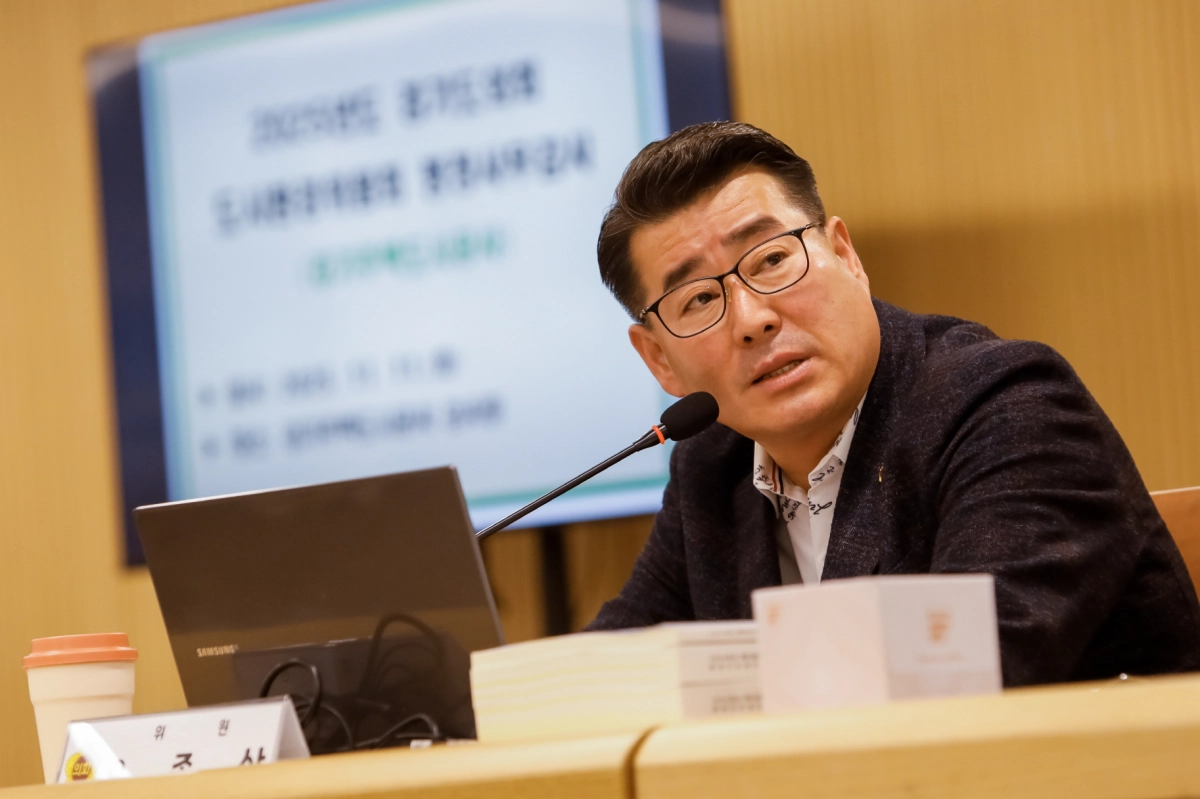 유종상 의원이 11일 경기주택도시공사(GH) 대상 행정사무감사에서 피감기관을 상대로 질의하고 있다.(사진=경기도의회)