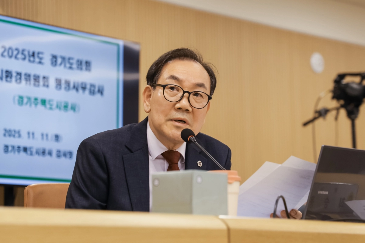 최승용 의원이 11일 2025년 경기주택도시공사 행정사무감사에서 피감기관을 상대로 질의하고 있다.(사진=경기도의회)