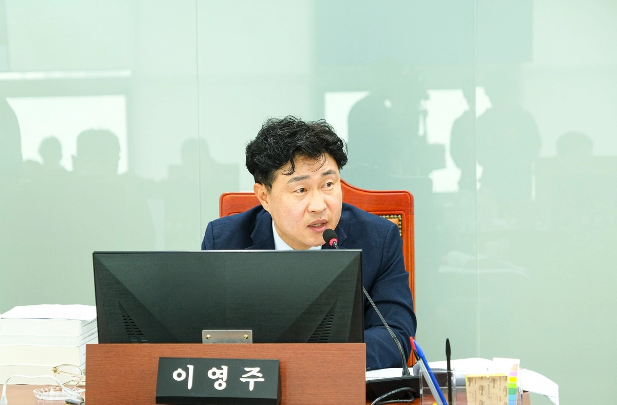 이영주 의원이 11일 열린 제387회 정례회 건설국 행정사무감사에서 피감기관을 상대로 질의하고 있다.(사진=경기도의회)