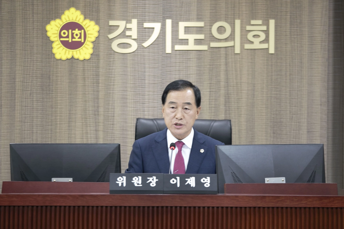 이제영 위원장이 11일 열린 차세대융합기술연구원 대상 행정사무감사에서 피감기관을 상대로 질의하고 있다.(사진=경기도의회)