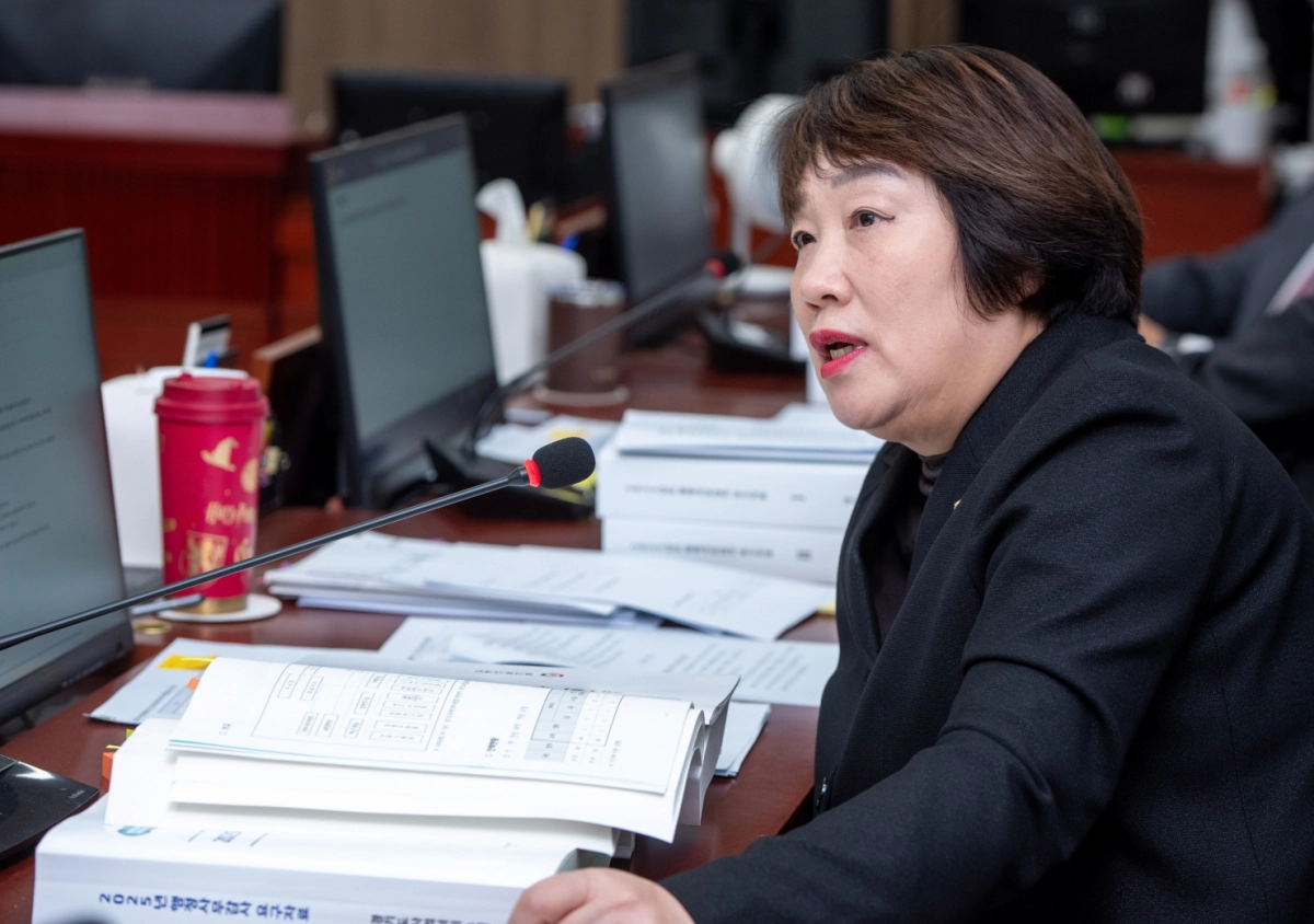 지미연 의원이 10일 제387회 정례회 중 경기도복지재단 행정사무감사에서 피감기관을 상대로 질의하고 있다.(사진=경기도의회)