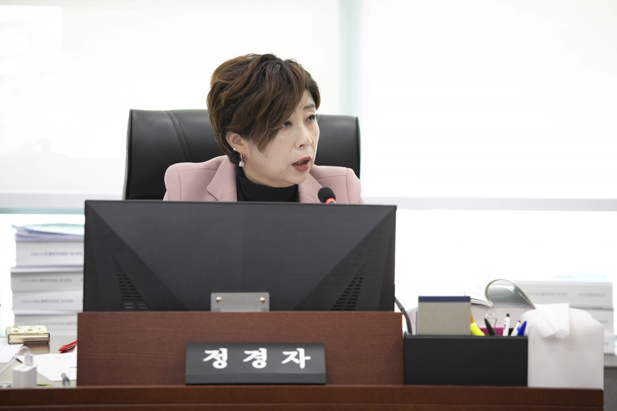 정경자 의원이 11일 열린 제387회 정례회 보건복지위원회 보건건강국 대상 행정사무감사에서 피감기관을 상대로 질의하고 있다.(사진=경기도의회)