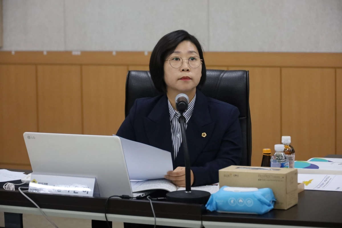 이은미 의원이 11일 안성소방서 현지 행정사무감사에서 피감기관을 상대로 질의하고 있다.(사진=경기도의회)