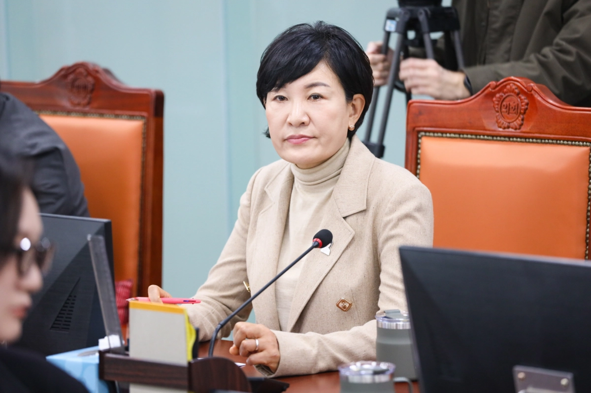 이채명 의원이 10일 행정사무감사에서 피감기관을 상대로 질의하고 있다.(사진=경기도의회)