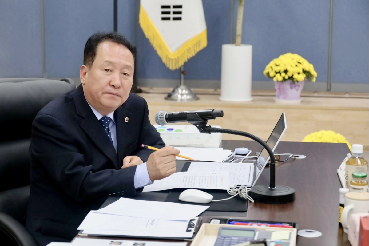 안계일 의원이 11일 열린 2025년 행정사무감사에서 피감기관을 상대로 질의하고 있다.(사진=경기도의회)