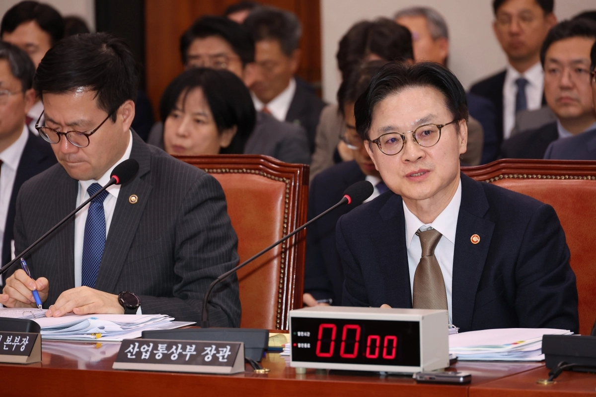 답변하는 김정관 산업통상부 장관