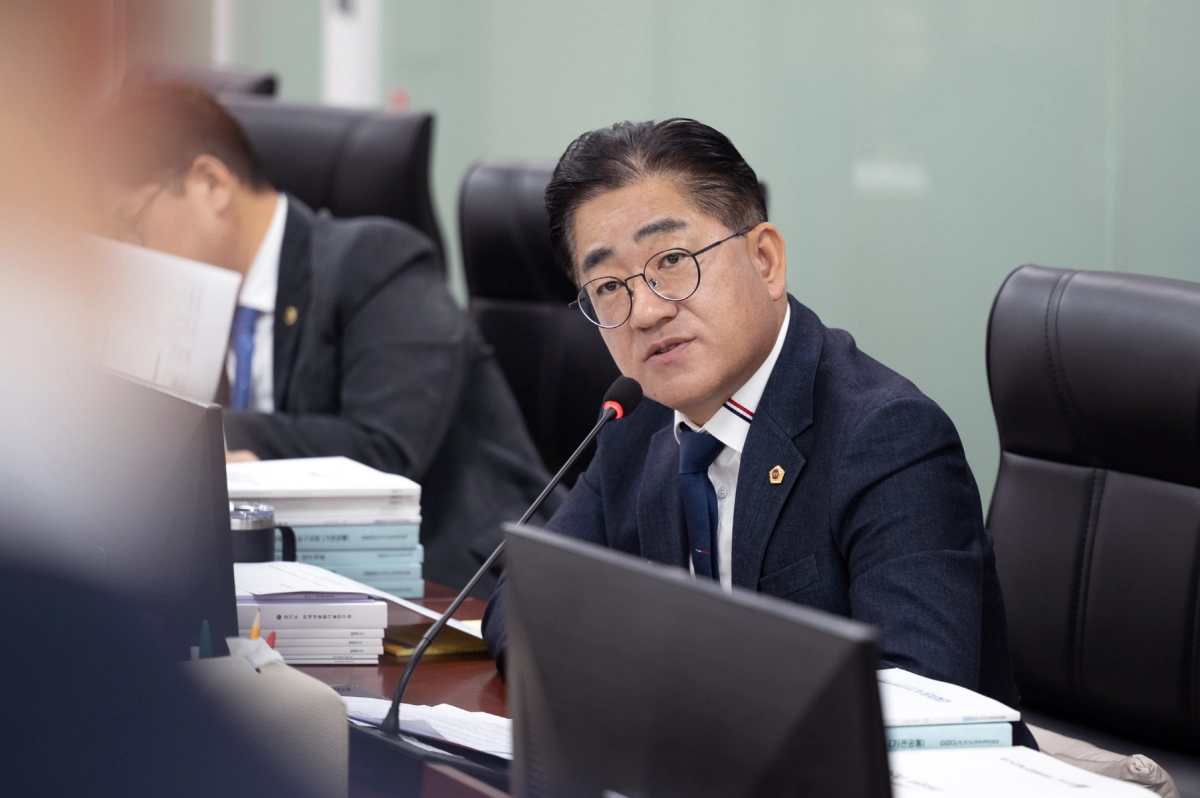 이기형 의원이 11일 2025년도 행정사무감사에서 피감기관을 상대로 질의하고 있다.(사진=경기도의회)
