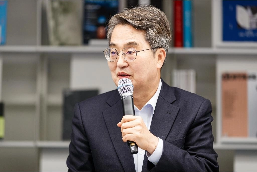 11일 경기도서관에서 진행된 경기도-반도체 기업 재생에너지 파트너십 협약식에서 김동연 경기도지사가 인사말을 하고 있다. (경기도 제공)