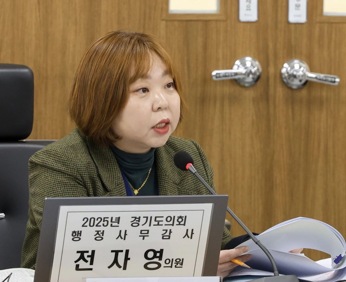 전자영 의원이 10일 성남교육지원청에서 열린 행정사무감사에서 피감기관을 상대로 질의하고 있다.(사진=경기도의회)