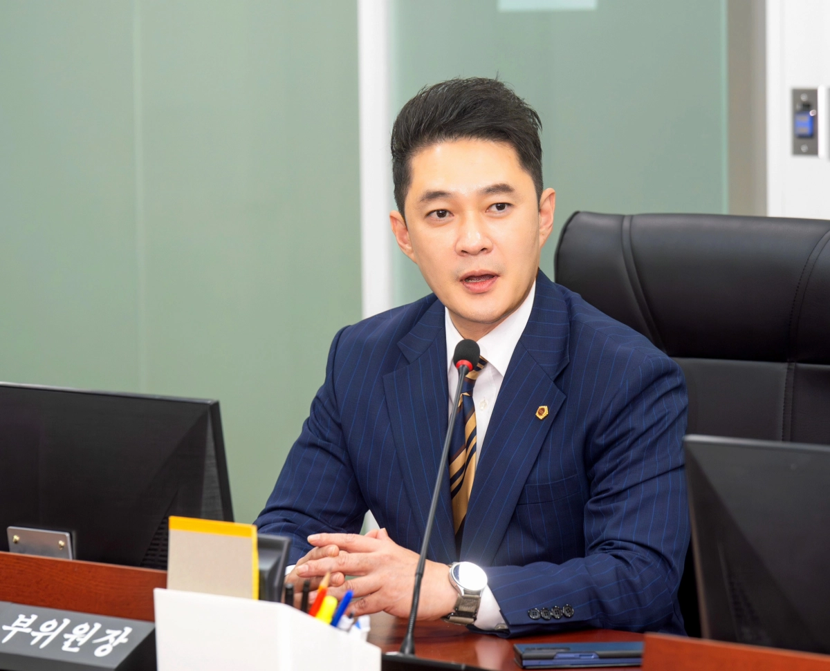 전석훈 의원이 11일 경기도경제과학진흥원에 대한 행정사무감사에서 피감기관을 상대로 질의하고 있다.(사진=경기도의회)