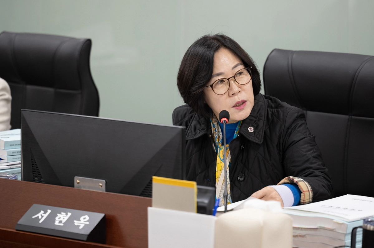 서현옥 의원이 10일 열린 2025년도 차세대융합기술연구원 행정사무감사에서 피감기관을 상대로 질의하고 있다.(사진=경기도의회)