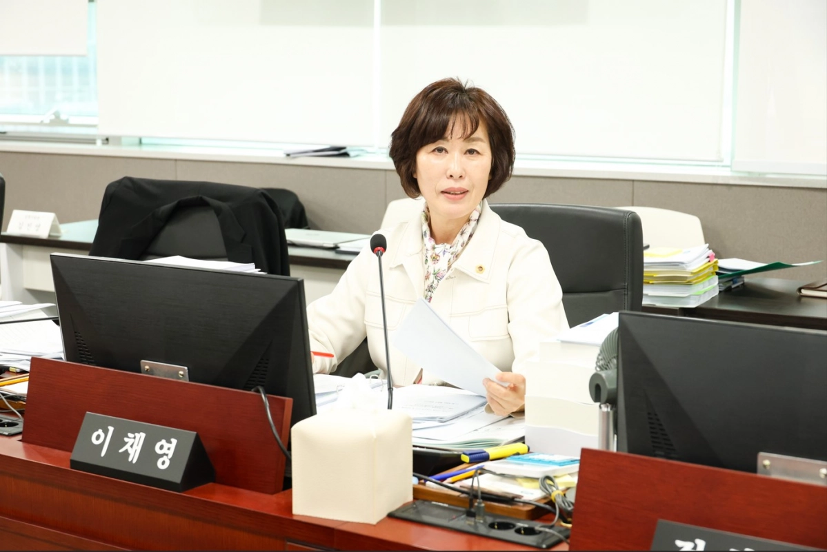 이채영 의원이 11일 열린 노동국·경기신용보증재단·경기도일자리재단 대상 2025년도 행정사무감사에서 피감기관을 상대로 질의하고 있다.(사진=경기도의회)