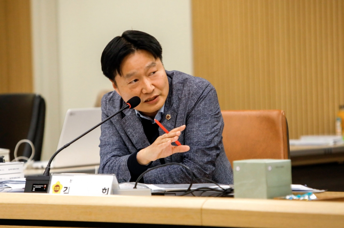 김태희 의원이 11일 경기주택도시공사 대상으로 실시한 2025년도 행정사무감사에서 피감기관을 상대로 질의하고 있다.(사진=경기도의회)